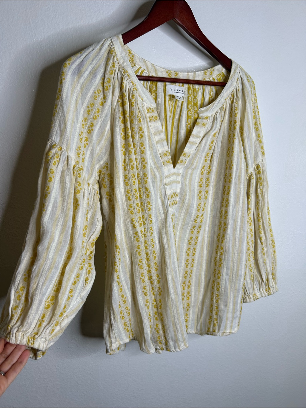 Velvet By Graham & Spencer 100% Cotton V - Neck Yellow Cream Balloon Sleeve Top